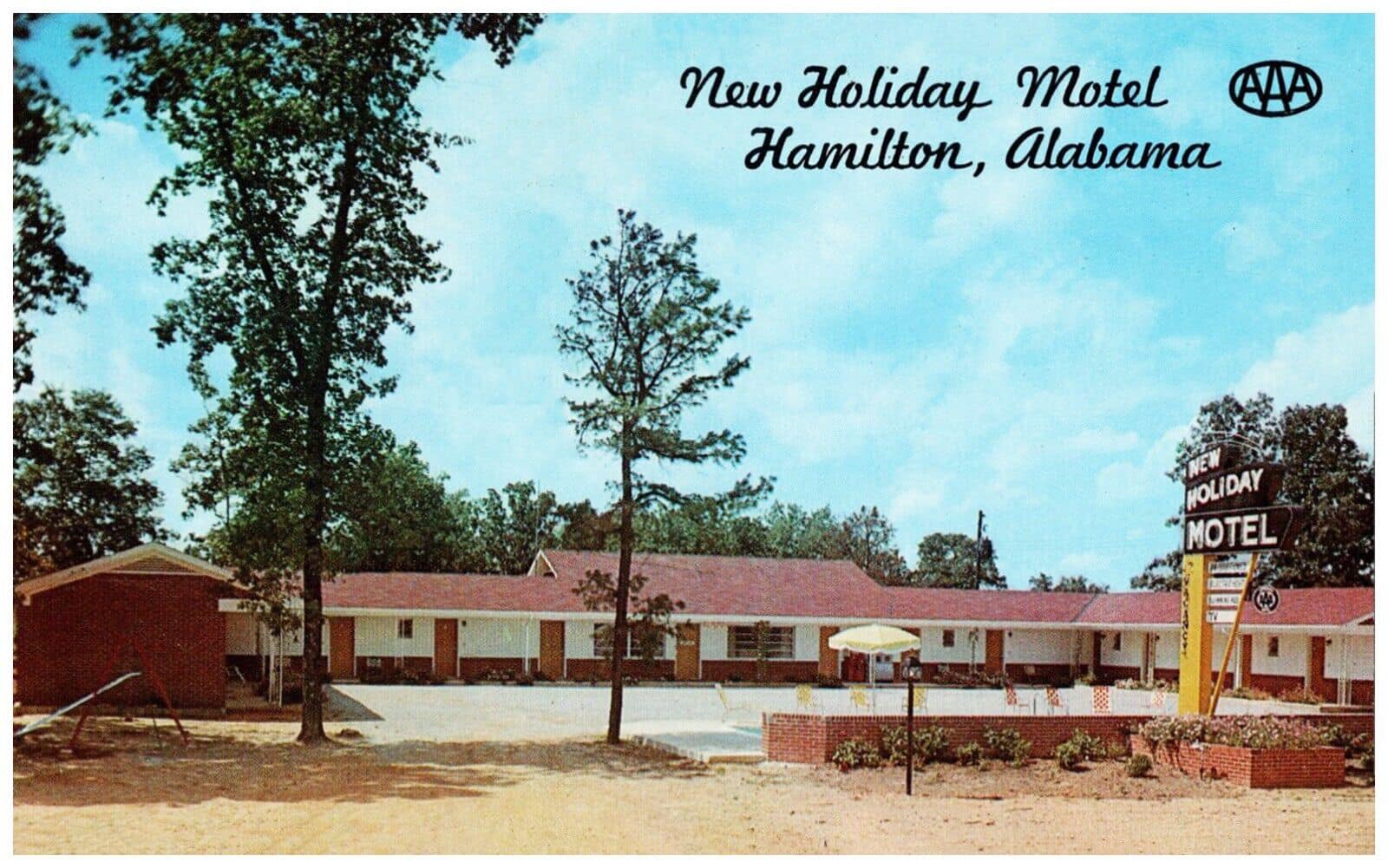 Postcard view of the New Holiday Motel in Hamilton, Alabama